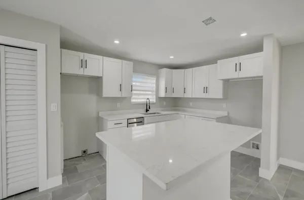 $475,000 | 520 Southwest 13th Place, Deerfield Beach, FL 33441