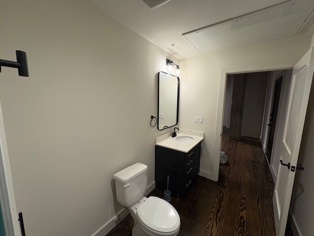 4411 Dallas Street, Unit 6 Houston, TX 77023 - Photo 6 of 10 a bathroom with a toilet a sink and mirror