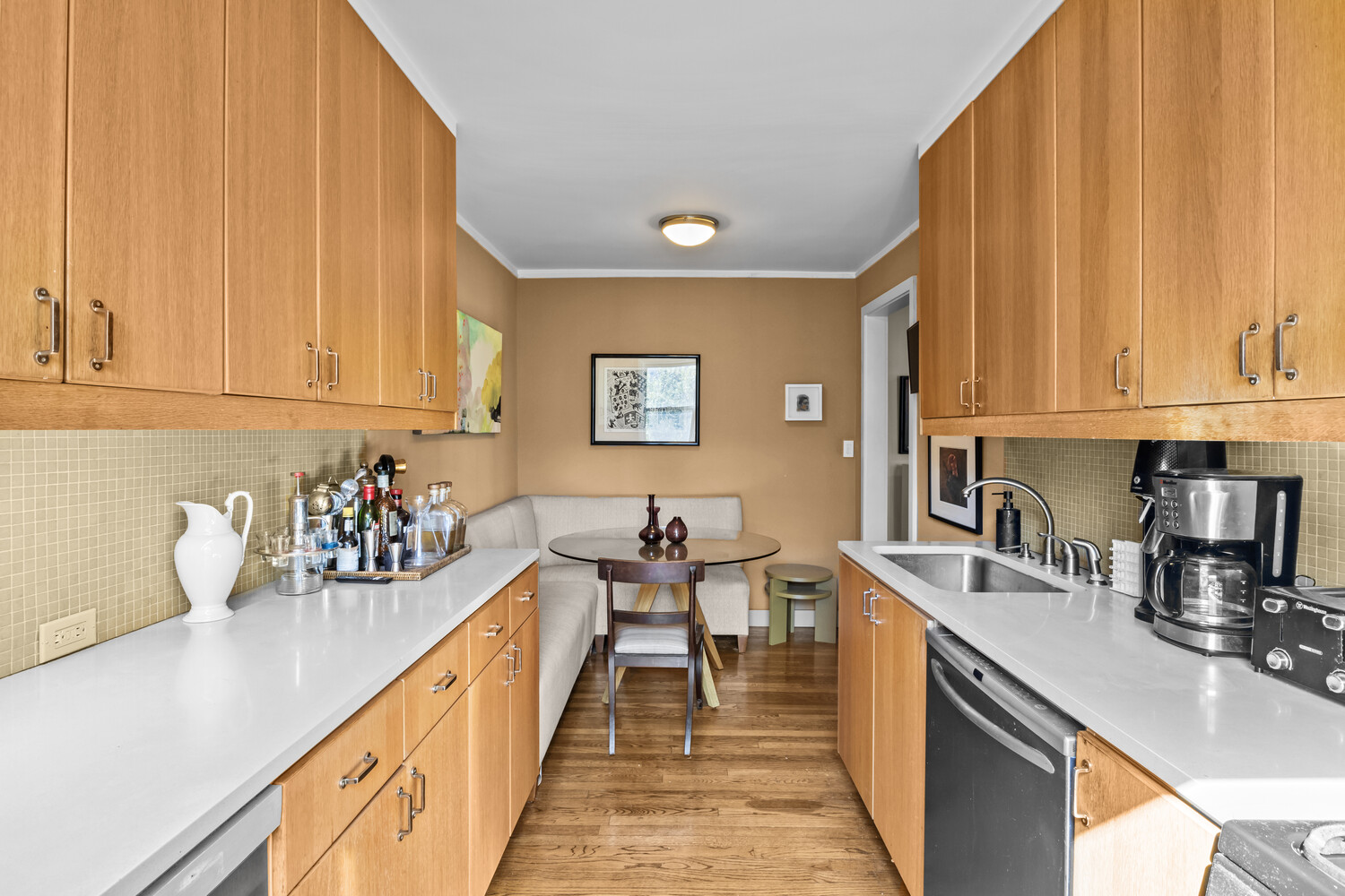 2465 Palisade Avenue, Unit 7H Bronx, NY 10463 - Photo 6 of 15 a kitchen with granite countertop lots of counter top space