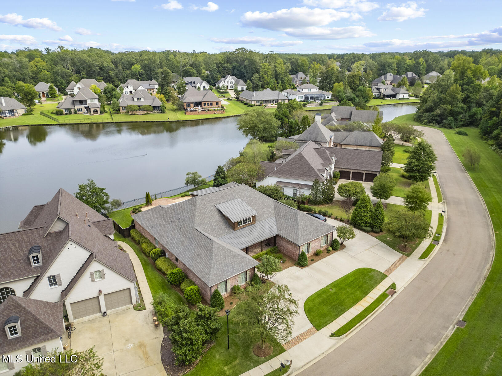 104 Chicot Cove Ridgeland, MS 39157 - Photo 37 of 39 104 Chicot Cv Drone-6