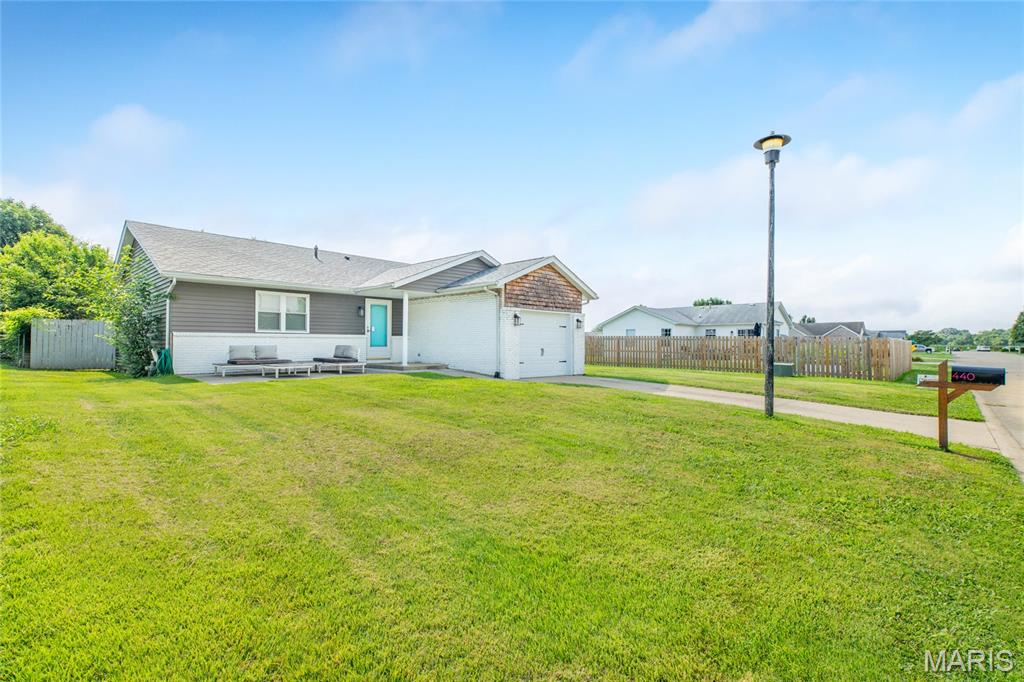 440 Deer Run Moro, IL 62067 - Photo 2 of 22