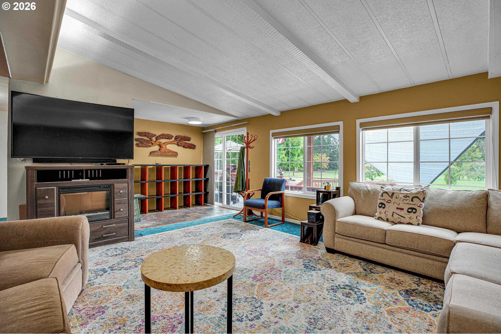 11798 Northeast Carl Road Woodburn, OR 97071 - Photo 9 of 48 Gallery Image 9