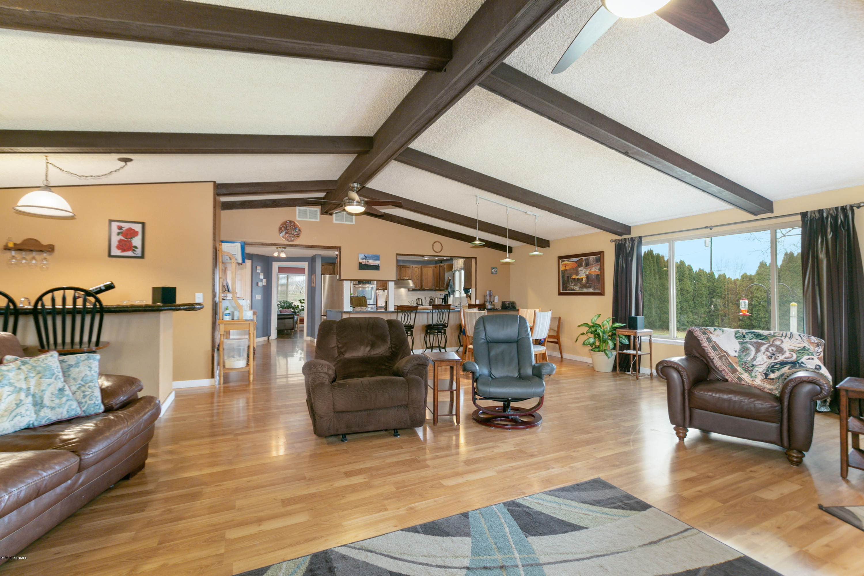 10061 Mieras Road Yakima, WA 98901 - Photo 12 of 23 Living Room