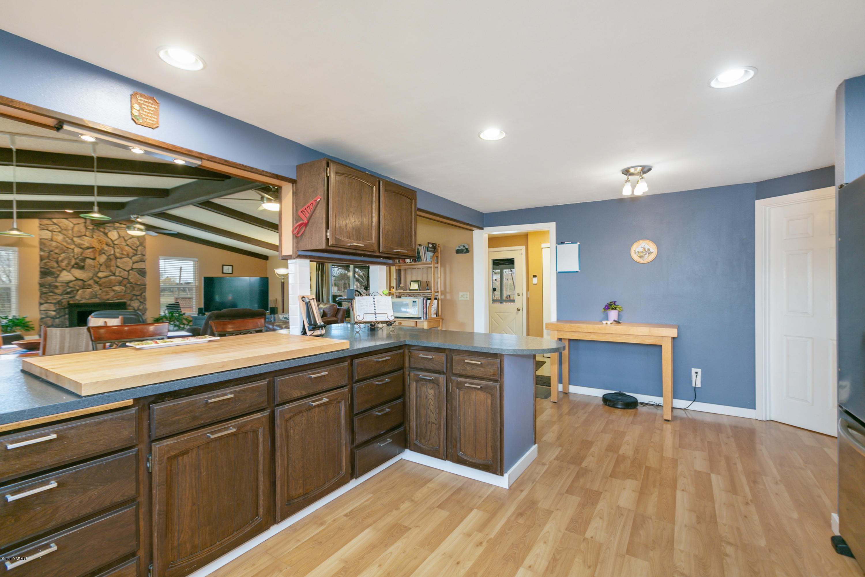 10061 Mieras Road Yakima, WA 98901 - Photo 17 of 23 Kitchen