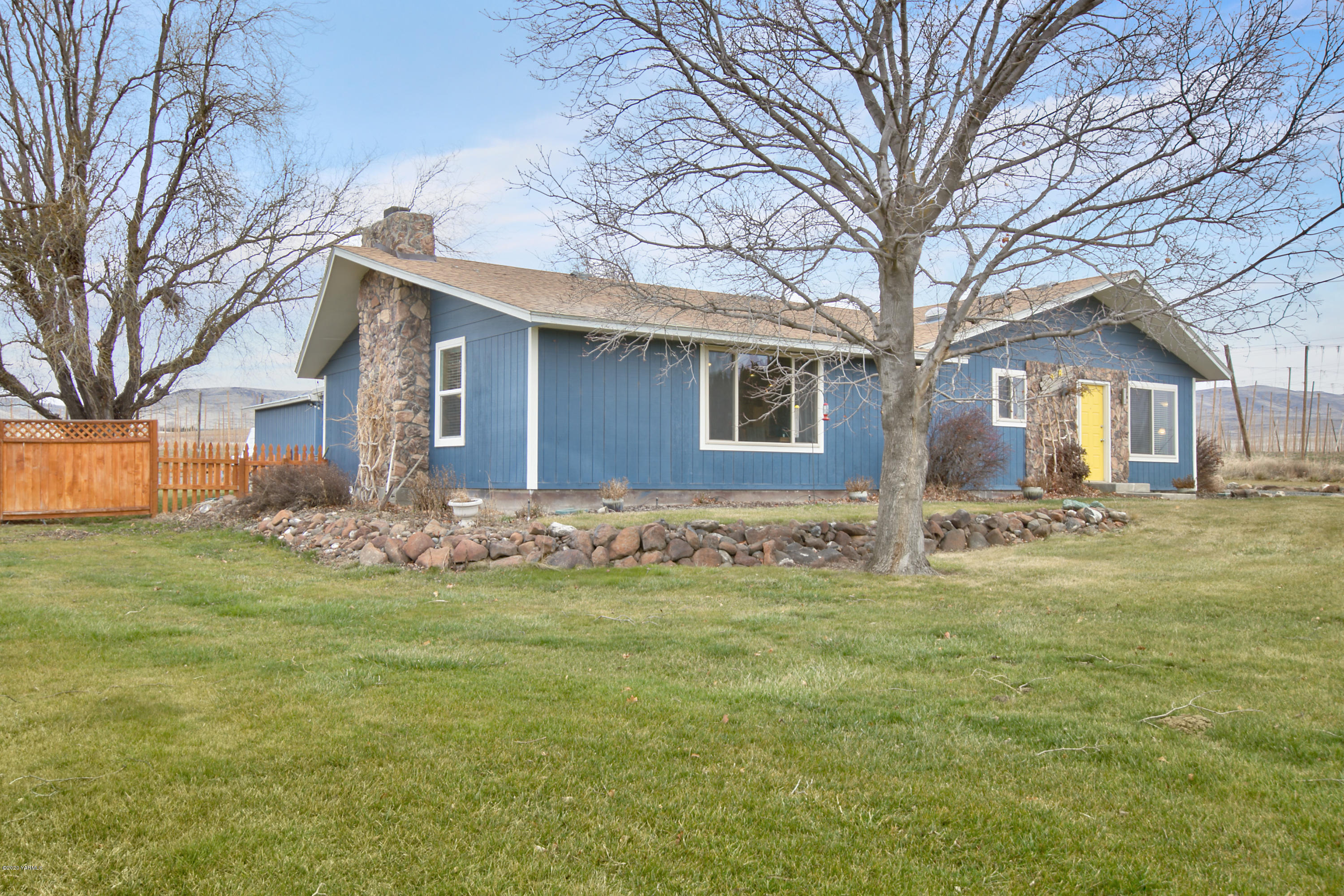 10061 Mieras Road Yakima, WA 98901 - Photo 3 of 23 Front of House
