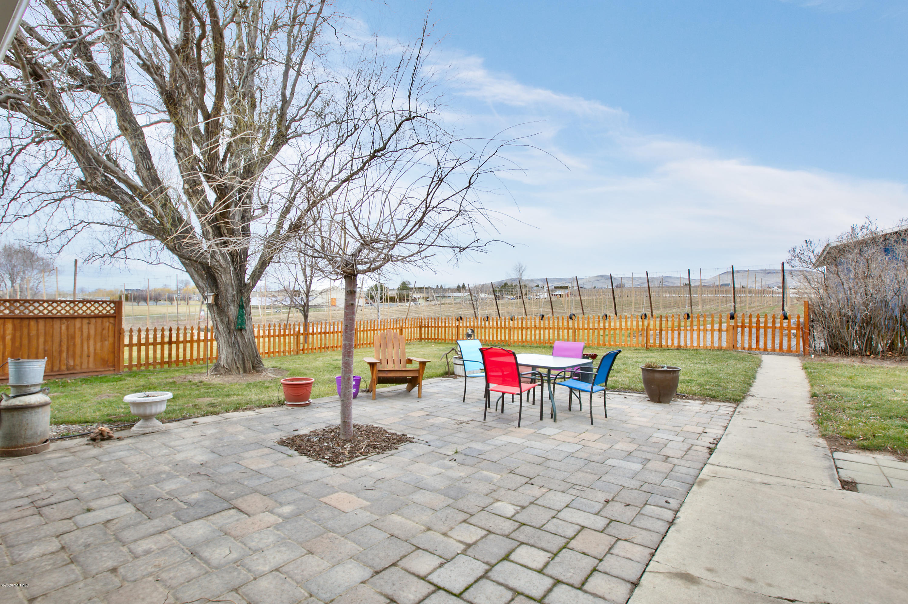 10061 Mieras Road Yakima, WA 98901 - Photo 5 of 23 Backyard Patio