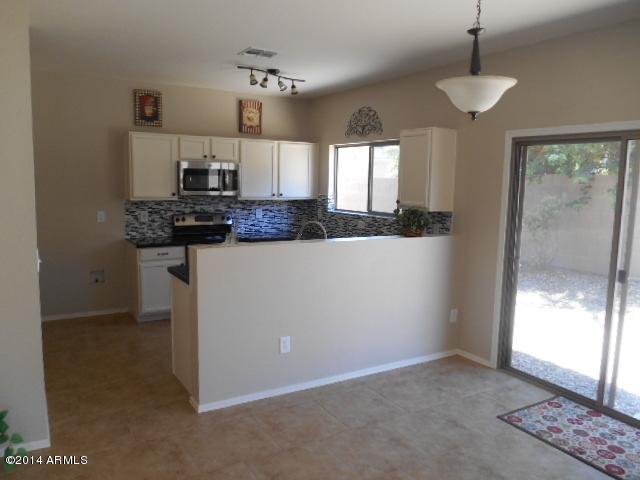 9424 West Eaton Road Phoenix, AZ 85037 - Photo 11 of 24 Kitchen opens to Family Room