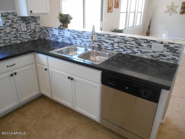 9424 West Eaton Road Phoenix, AZ 85037 - Photo 12 of 24 Kitchen 4
