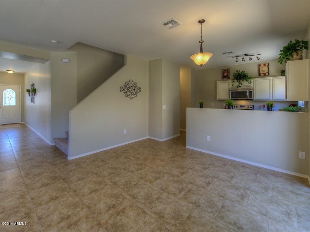 9424 West Eaton Road Phoenix, AZ 85037 - Photo 7 of 24 Casual Dining Area