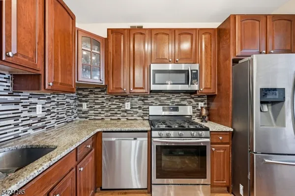 $699,000 | 424 Hartford Drive, Nutley, NJ 07110