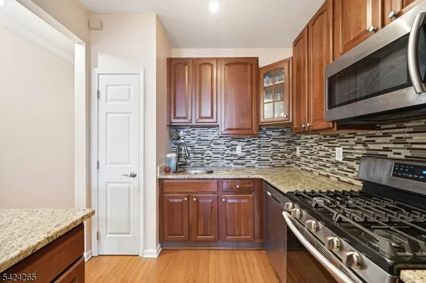 $699,000 | 424 Hartford Drive, Nutley, NJ 07110