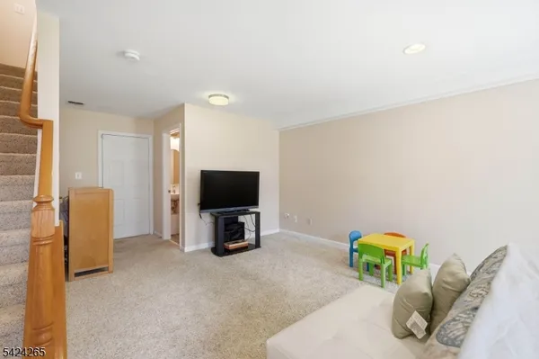 $699,000 | 424 Hartford Drive, Nutley, NJ 07110