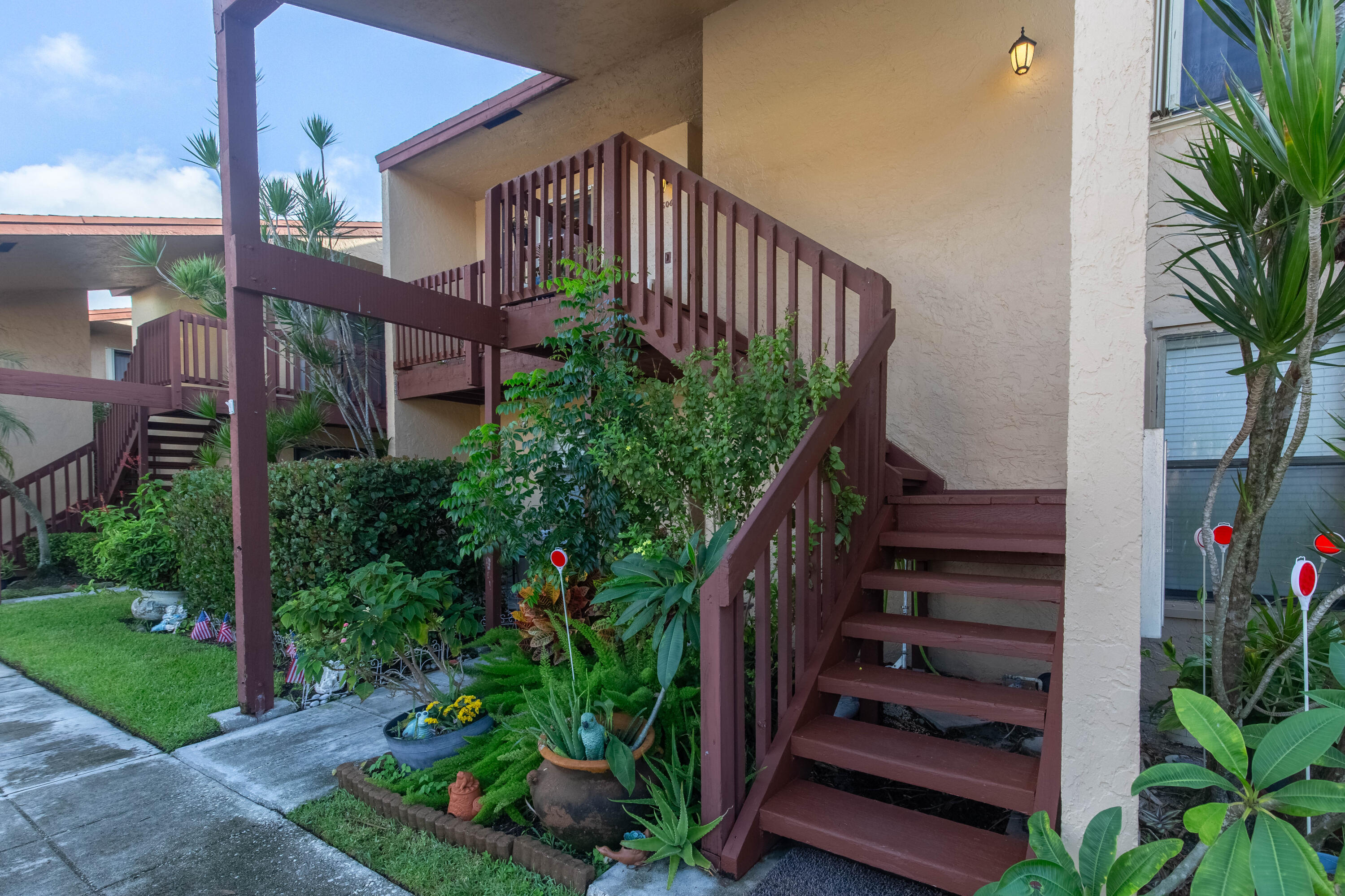 606 Lakeview Dr East  