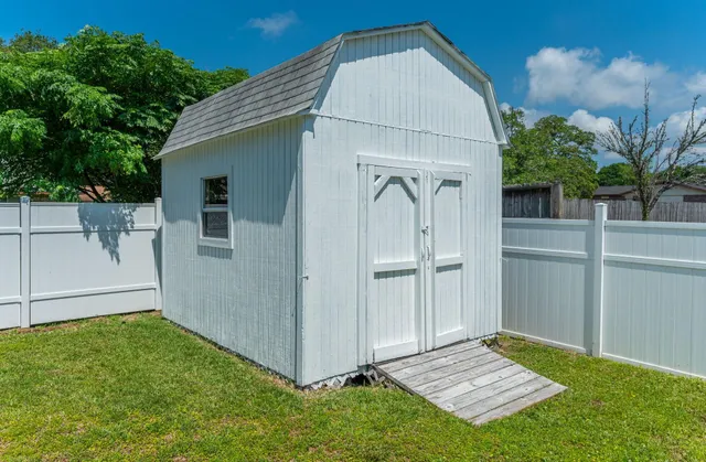 front view of house with a yard