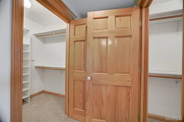 $575,000 | 2431 West Elm Street, Lebanon, MO 65536