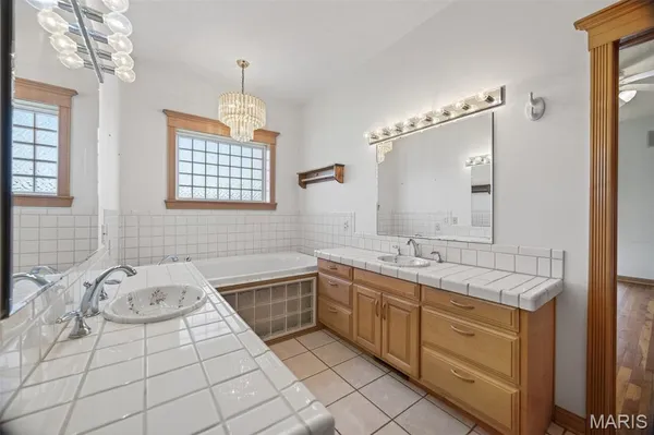 $575,000 | 2431 West Elm Street, Lebanon, MO 65536