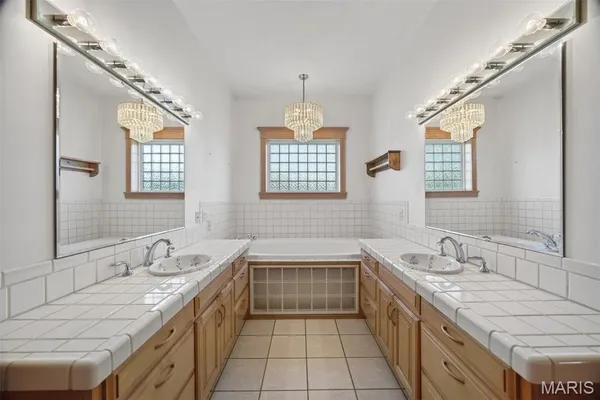 $575,000 | 2431 West Elm Street, Lebanon, MO 65536