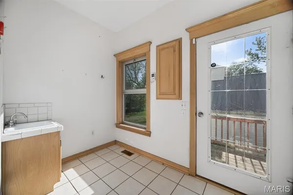 $575,000 | 2431 West Elm Street, Lebanon, MO 65536