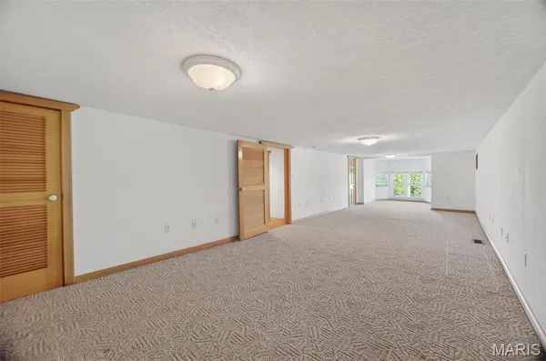 $575,000 | 2431 West Elm Street, Lebanon, MO 65536