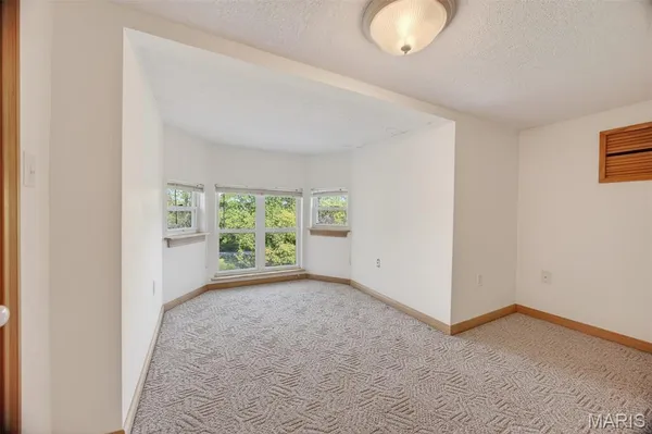 $575,000 | 2431 West Elm Street, Lebanon, MO 65536