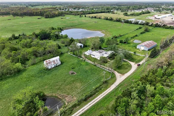 $575,000 | 2431 West Elm Street, Lebanon, MO 65536