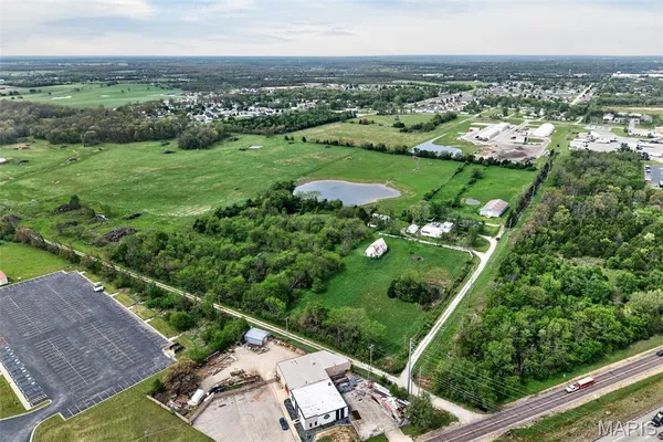 $575,000 | 2431 West Elm Street, Lebanon, MO 65536