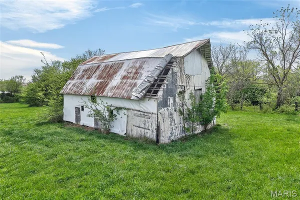 $575,000 | 2431 West Elm Street, Lebanon, MO 65536
