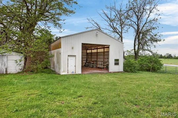 $575,000 | 2431 West Elm Street, Lebanon, MO 65536