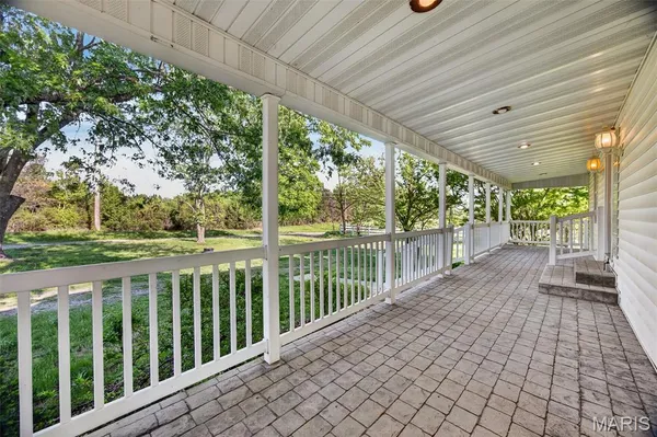 $575,000 | 2431 West Elm Street, Lebanon, MO 65536