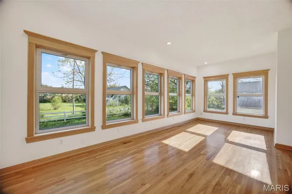 $575,000 | 2431 West Elm Street, Lebanon, MO 65536