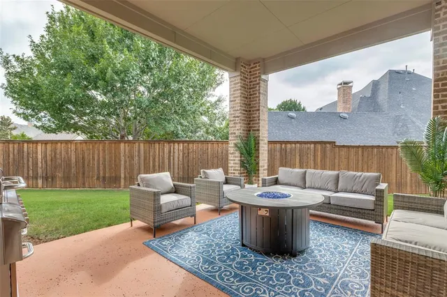a view of a couches in patio of back yard