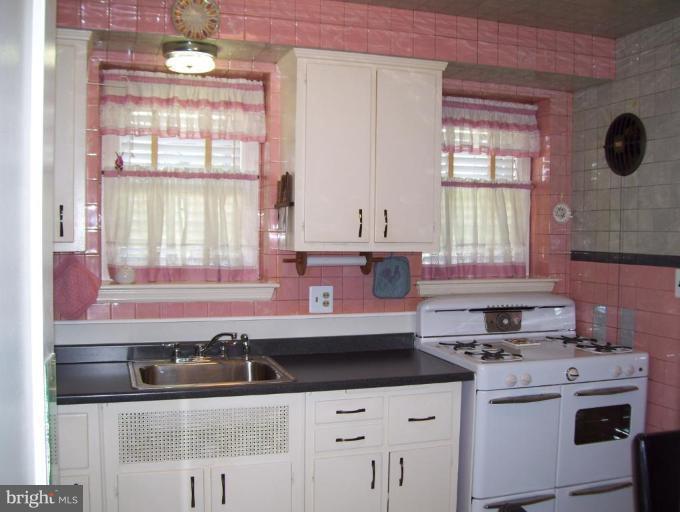 7108 Plymouth Road Pikesville, MD 21208 - Photo 3 of 10 Kitchen