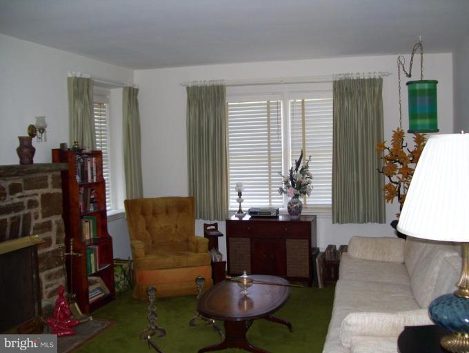 7108 Plymouth Road Pikesville, MD 21208 - Photo 5 of 10 Living Room