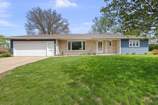 $235,000 | 1104 3rd Street, De Witt, IA 52742