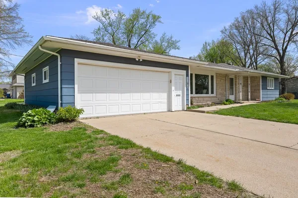 $235,000 | 1104 3rd Street, De Witt, IA 52742
