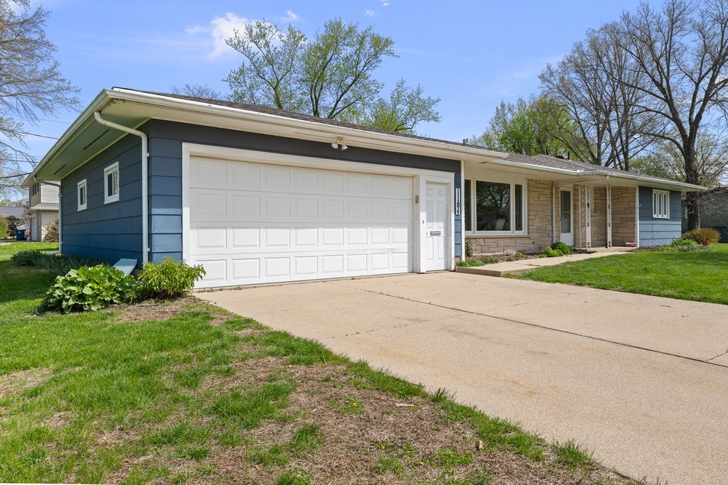 1104 3rd Street De Witt, IA 52742 - Photo 2 of 30