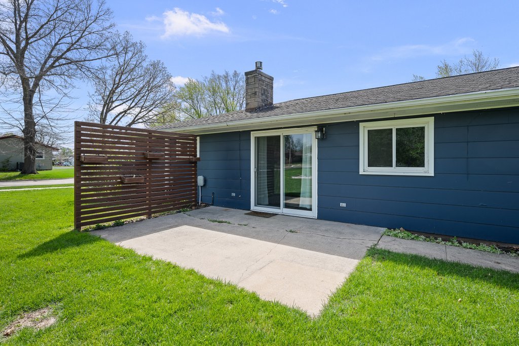1104 3rd Street De Witt, IA 52742 - Photo 4 of 30