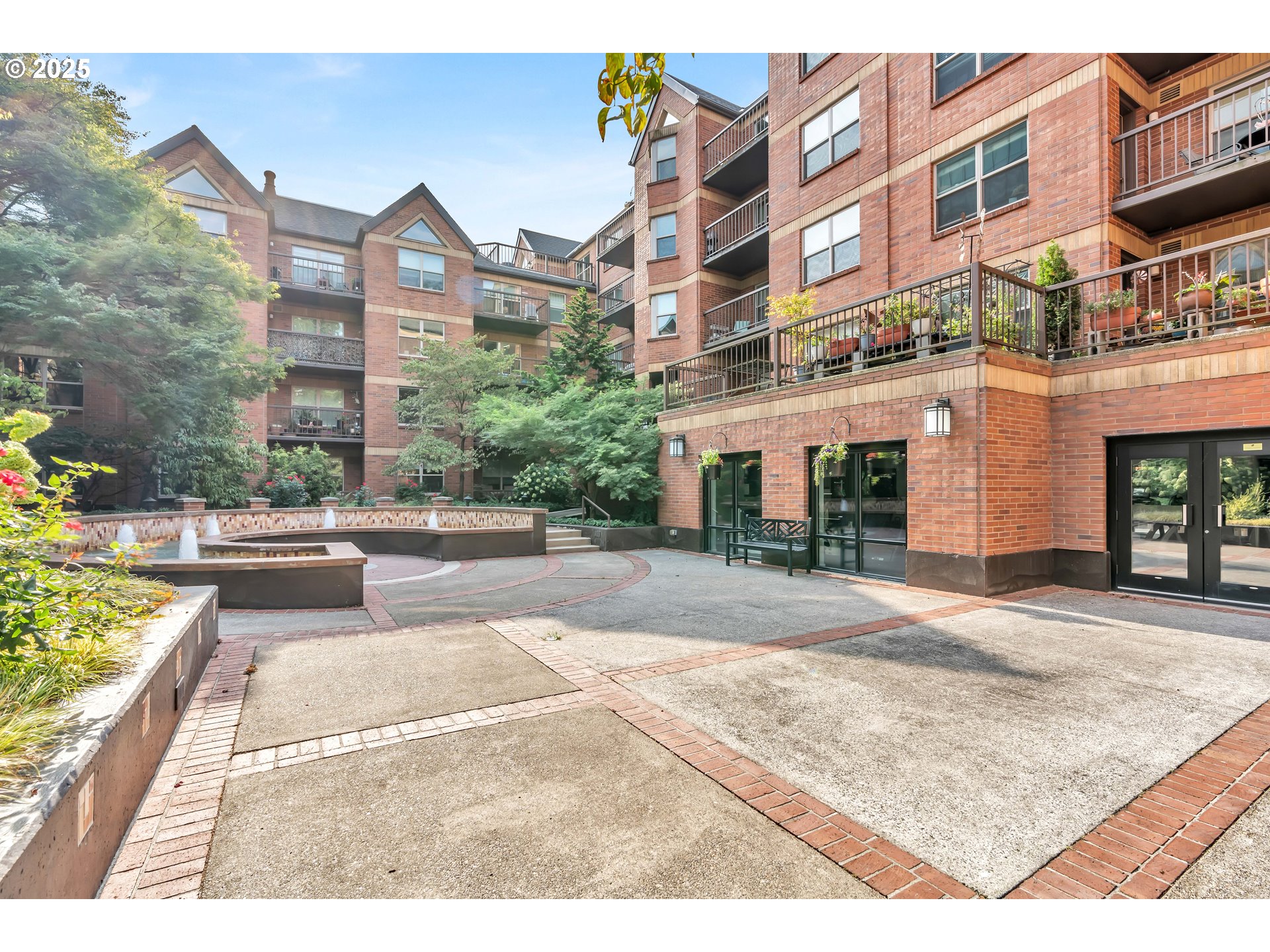 1500 Southwest Park Avenue, Unit 232 Portland, OR 97201 - Photo 30 of 40 a view of a building with a street