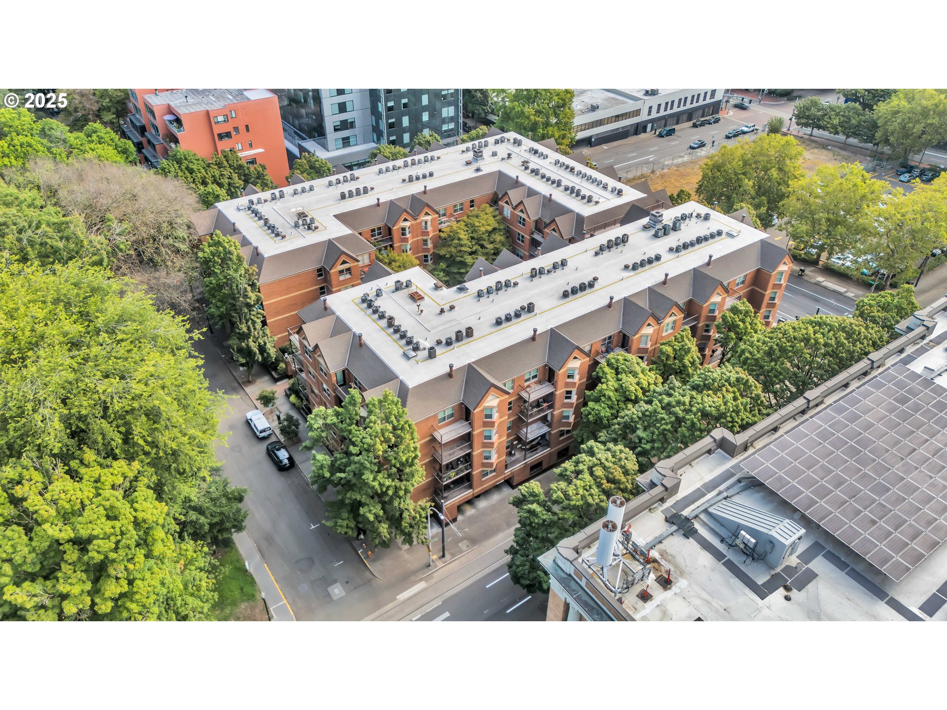 1500 Southwest Park Avenue, Unit 232 Portland, OR 97201 - Photo 3 of 40 a picture of a city view