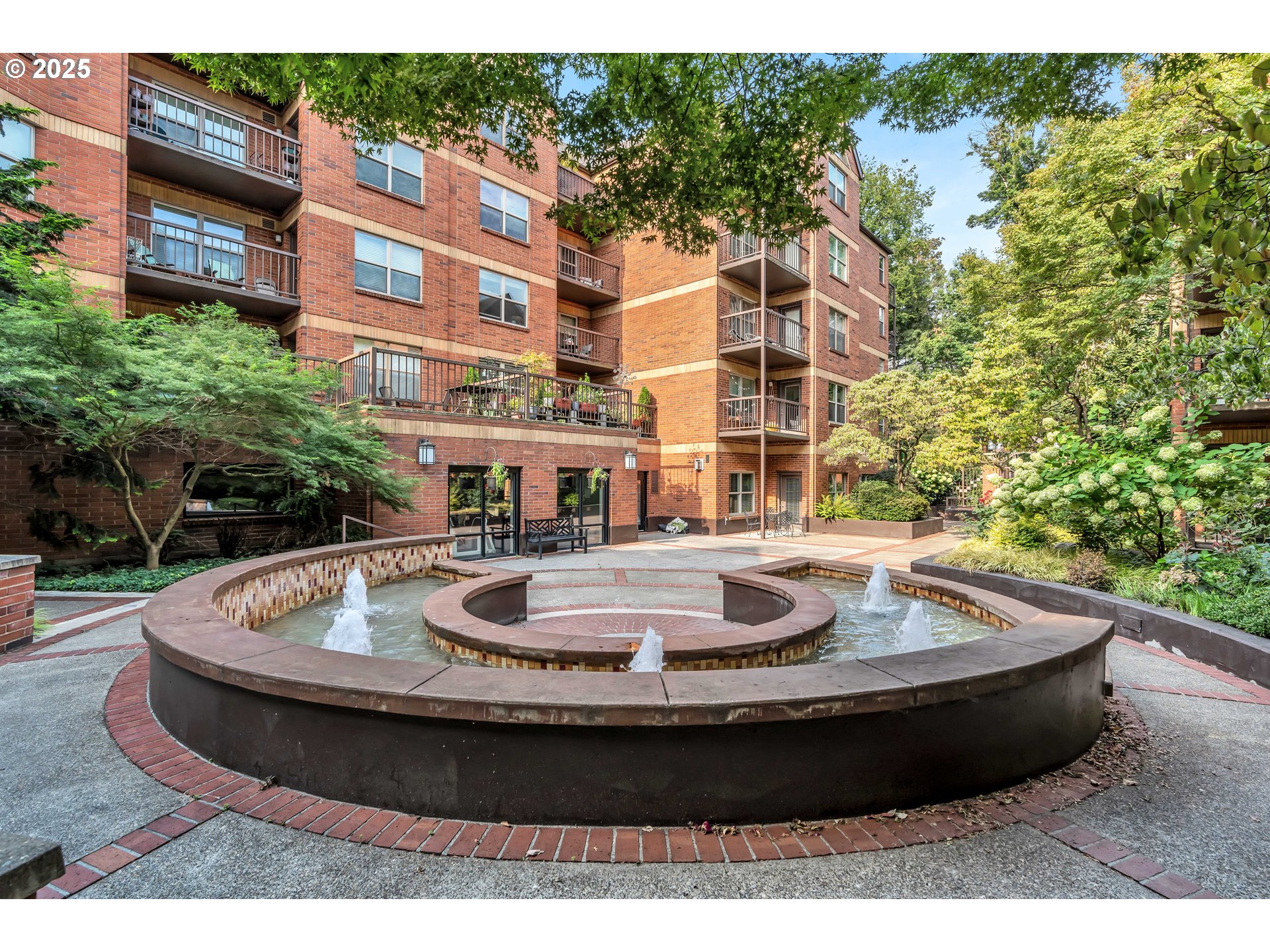 1500 Southwest Park Avenue, Unit 232 Portland, OR 97201 - Photo 32 of 40 a view of a house with a tub