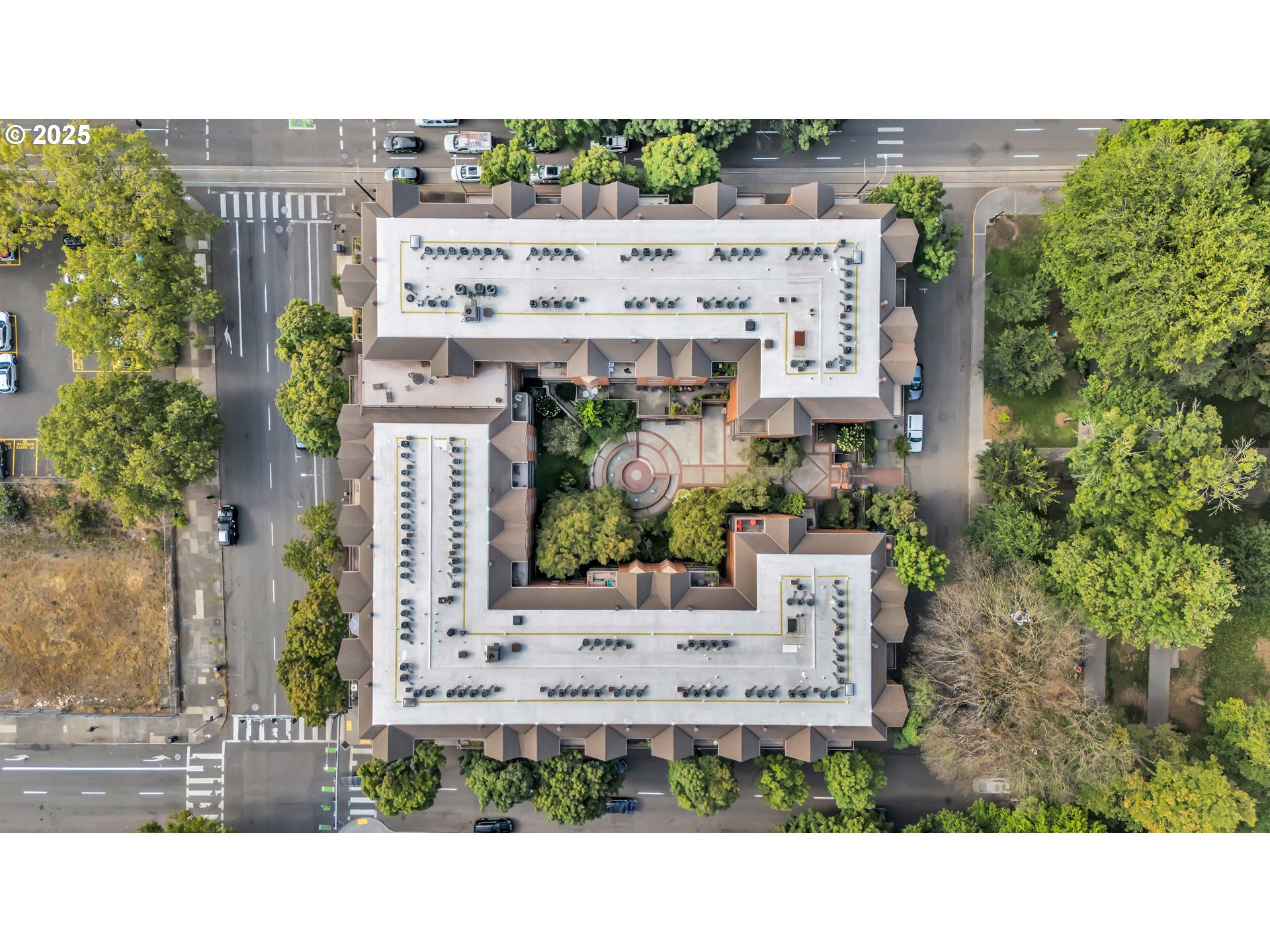 1500 Southwest Park Avenue, Unit 232 Portland, OR 97201 - Photo 40 of 40 a view of a building and front view of a building