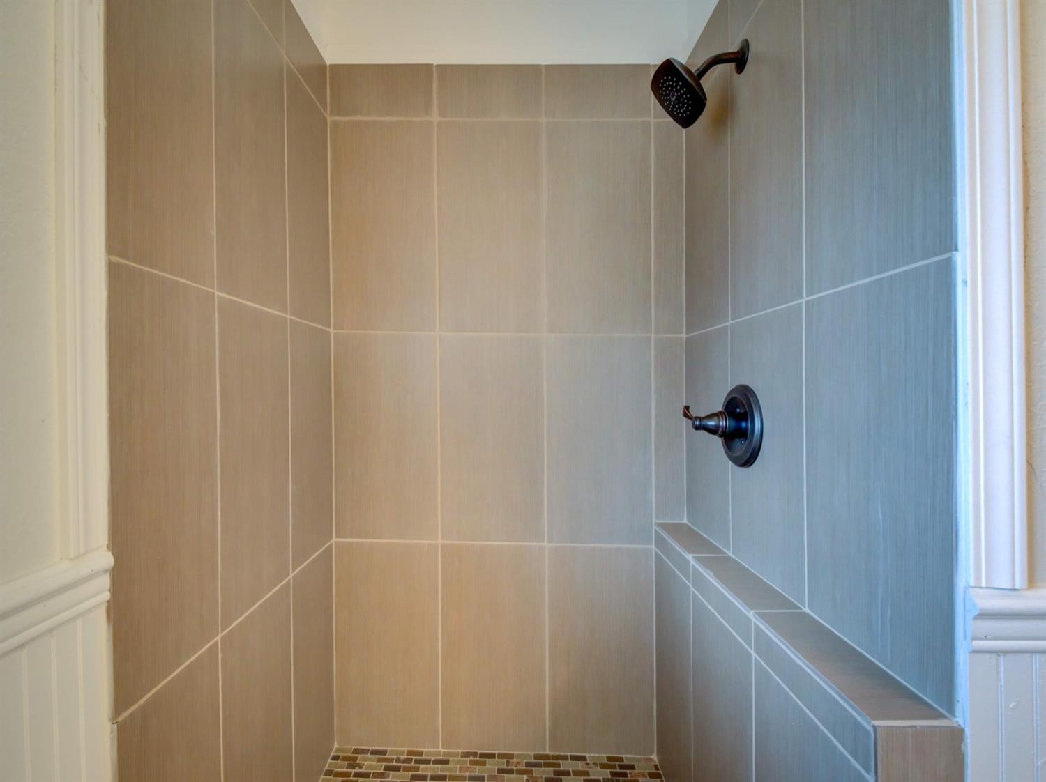2407 Merlin Road Grants Pass, OR 97526 - Photo 18 of 34 Master tile shower.