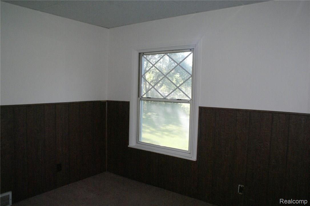 27659 Arsenal Road Flat Rock, MI 48134 - Photo 12 of 31 DSC01300.JPG