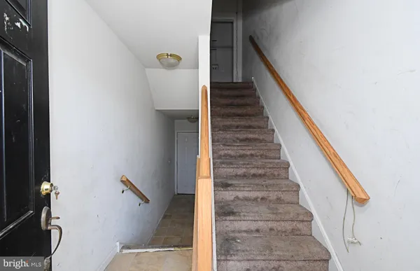 a view of entryway and hall