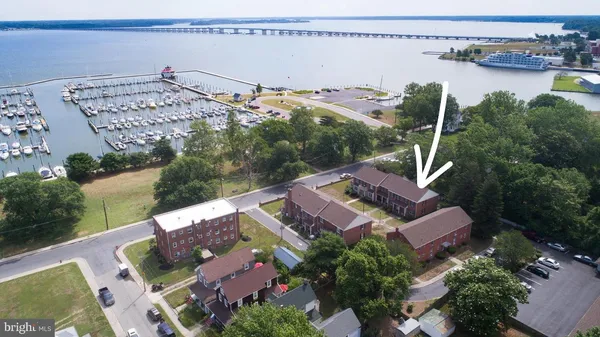 an aerial view of a house with outdoor space and lake view