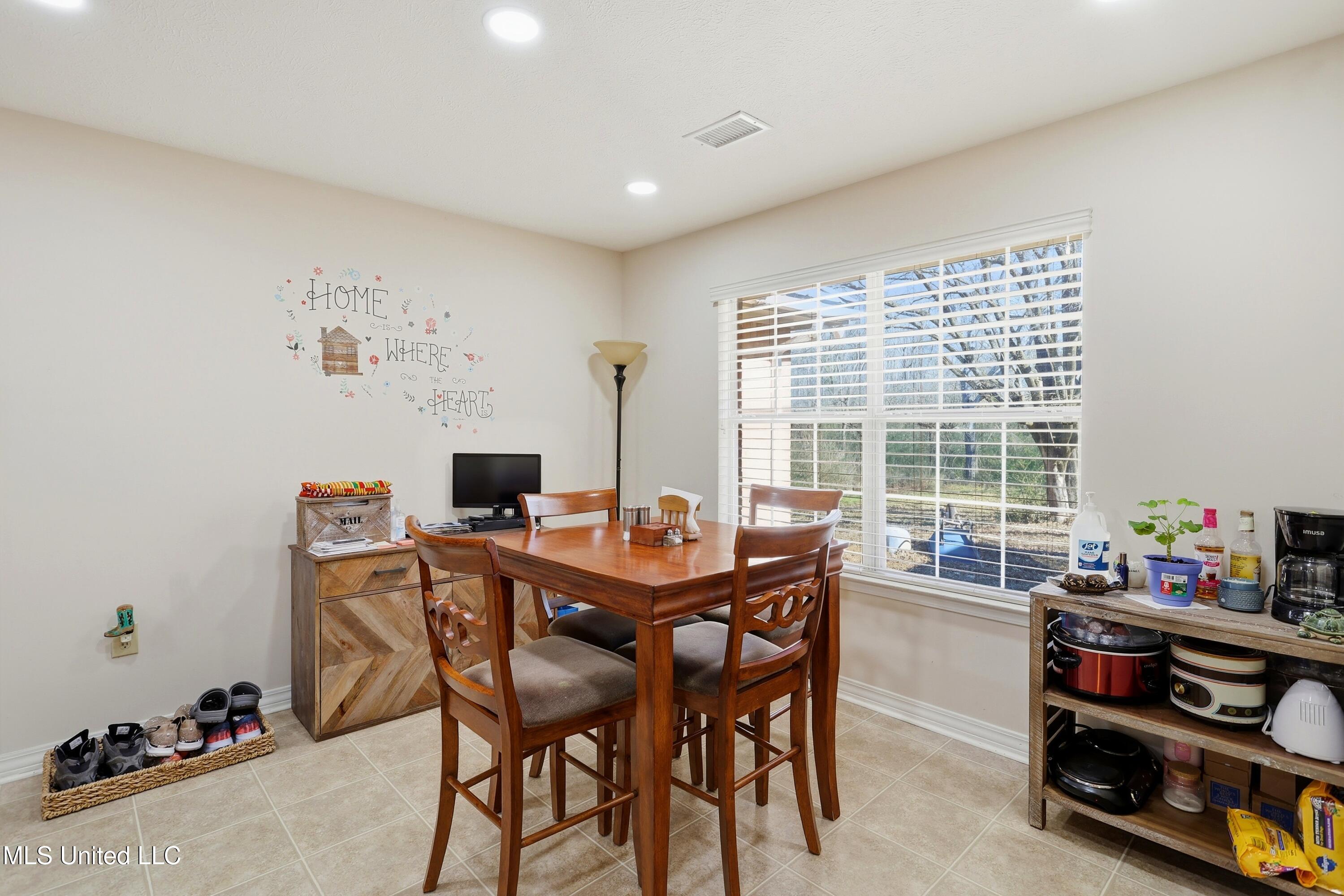 3945 Country Club Drive Jackson, MS 39213 - Photo 16 of 45 16-3945 Country Club Dr _ Home Tours MS