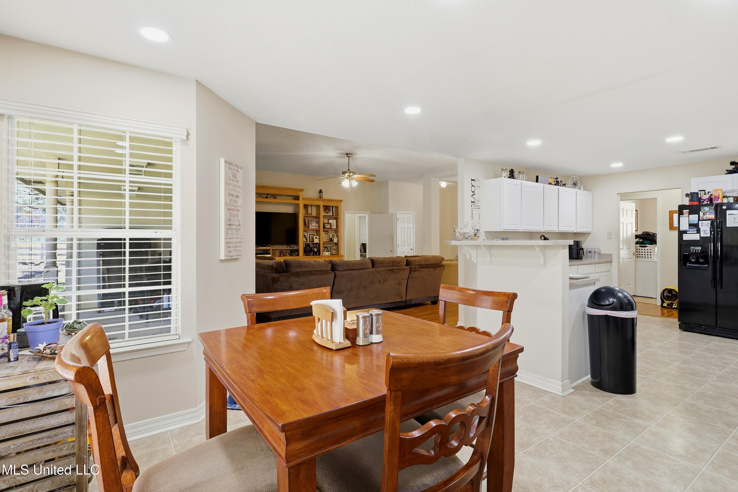 3945 Country Club Drive Jackson, MS 39213 - Photo 17 of 45 17-3945 Country Club Dr _ Home Tours MS