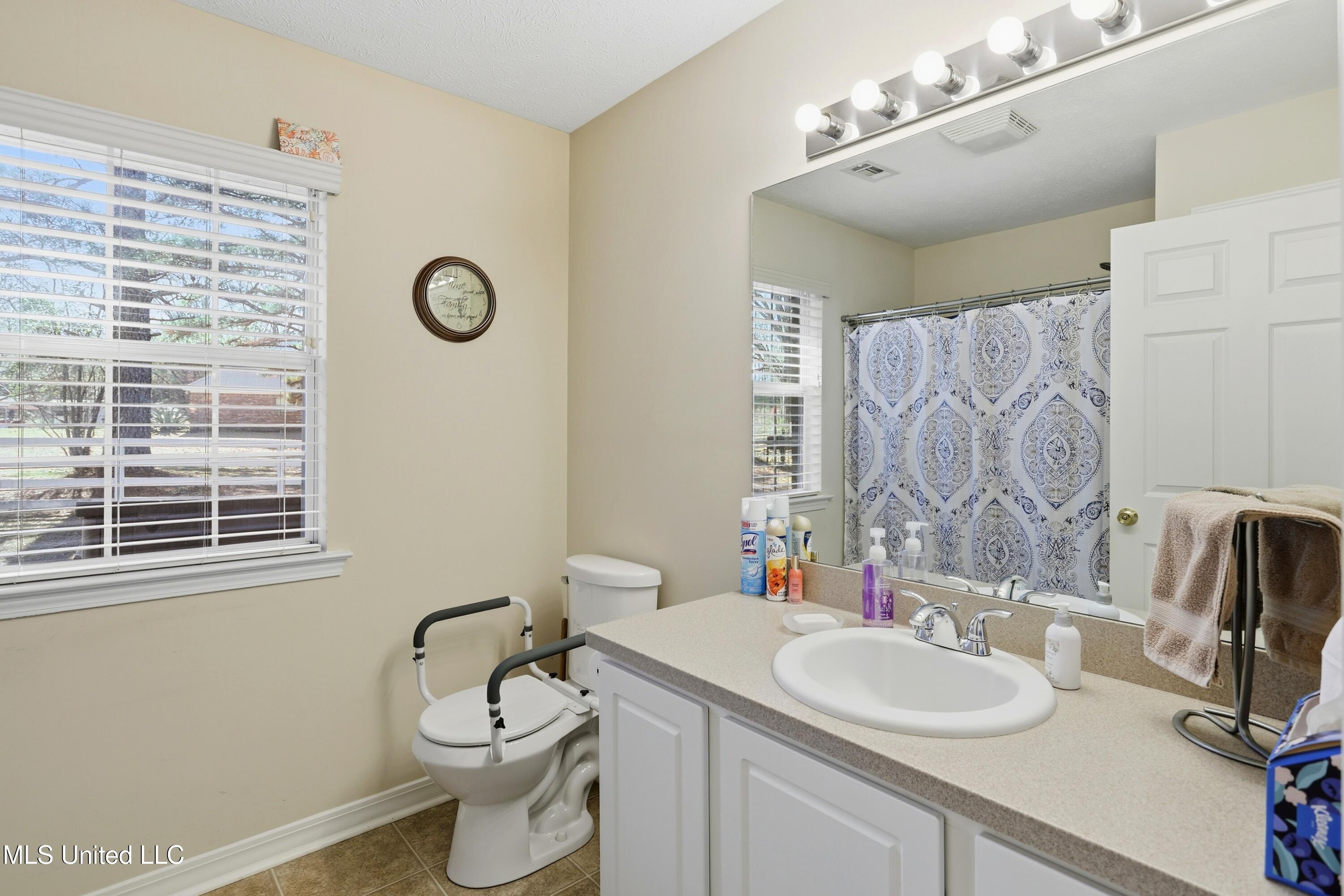 3945 Country Club Drive Jackson, MS 39213 - Photo 27 of 45 27-3945 Country Club Dr _ Home Tours MS