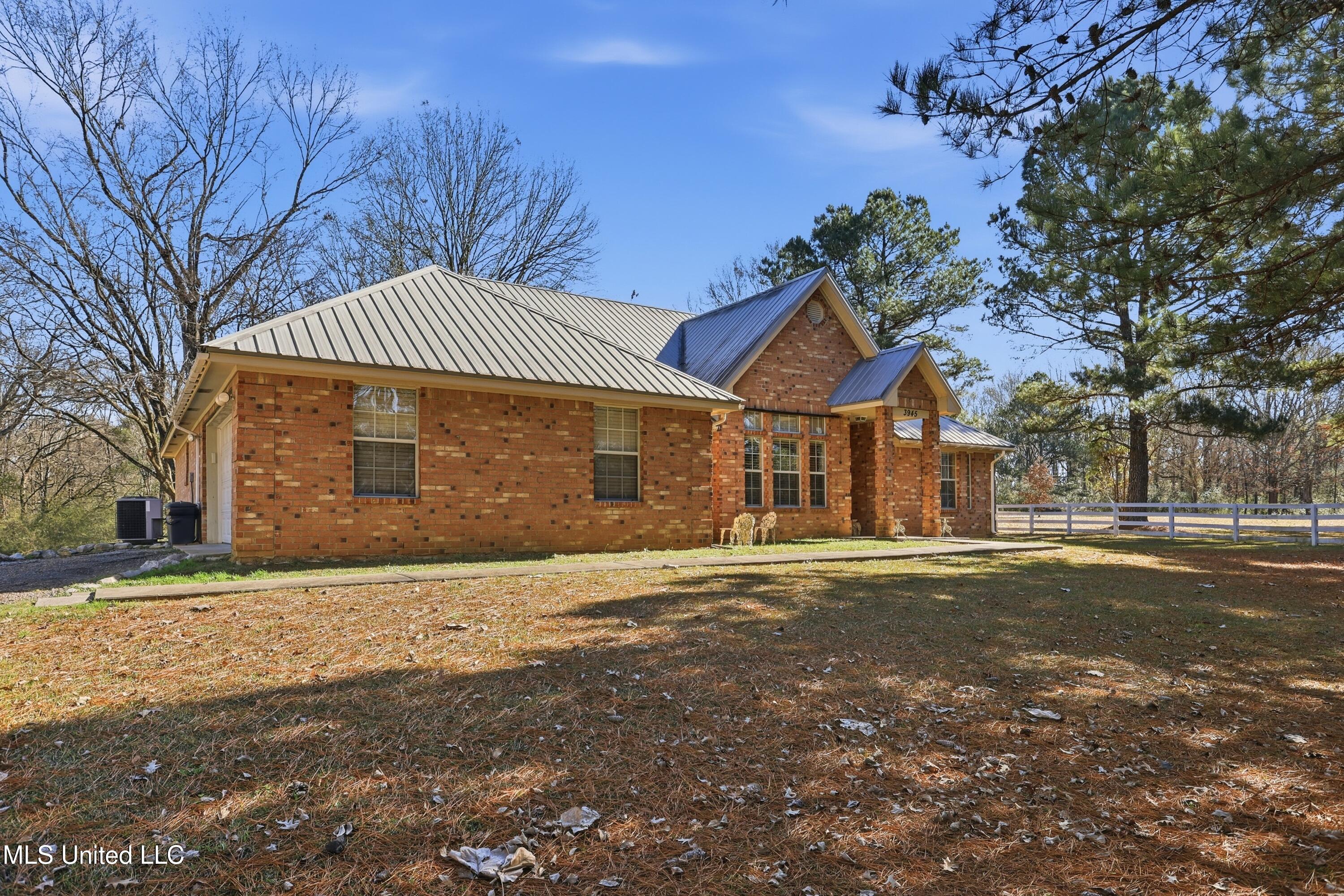 3945 Country Club Drive Jackson, MS 39213 - Photo 3 of 45 03-3945 Country Club Dr _ Home Tours MS