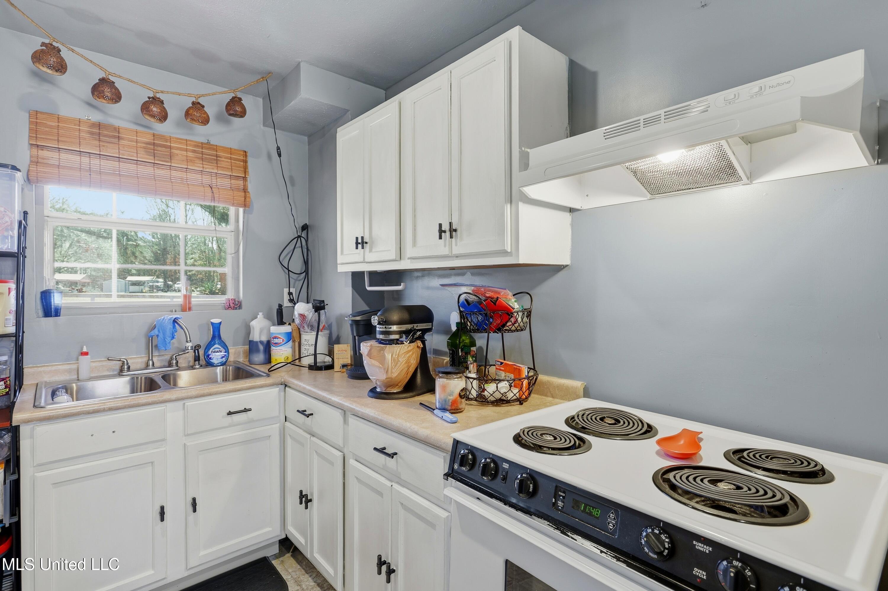 3945 Country Club Drive Jackson, MS 39213 - Photo 37 of 45 38-3945 Country Club Dr _ Home Tours MS